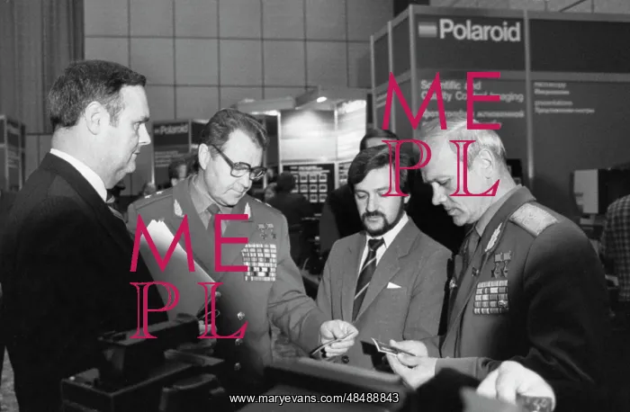 : Exhibition of instant development film technology : Exhibition of instant development film technology