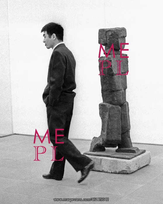 : Exhibition visitors in front of a plastic Wotruba : Exhibition visitors in front of a plastic Wotruba