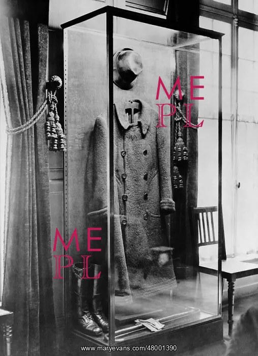 : Exhibits in the Clemenceau Museum in Paris : Exhibits in the Clemenceau Museum in Paris