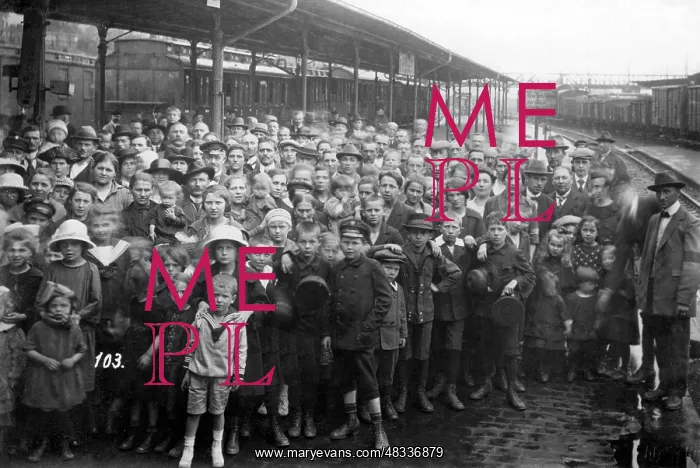 : Expelled families from the Ruhr area after : Expelled families from the Ruhr area after