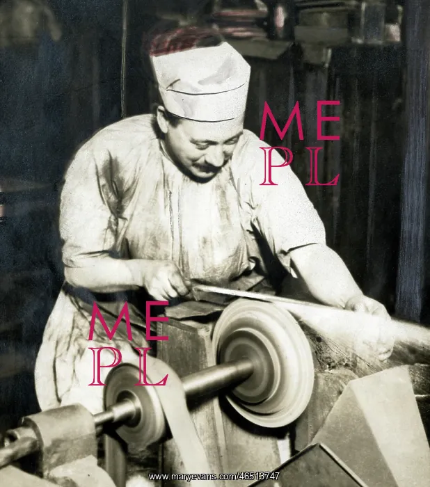 : Expert grinder at Wilkinson Sword Works, WW1 : Expert grinder at Wilkinson Sword Works, WW1