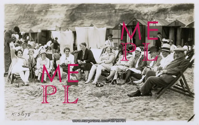 : Extended British Family Group on the Beach - Bournemouth : Extended British Family Group on the Beach - Bournemouth