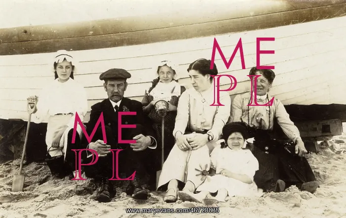 : Extended family group at the seaside : Extended family group at the seaside