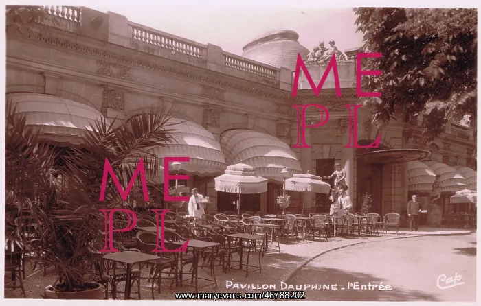  : The exterior of the Pavillon Dauphine, Paris, 1920s