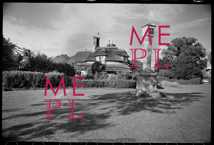 : Exterior view of the Circular Cottage in Blaise : Exterior view of the Circular Cottage in Blaise