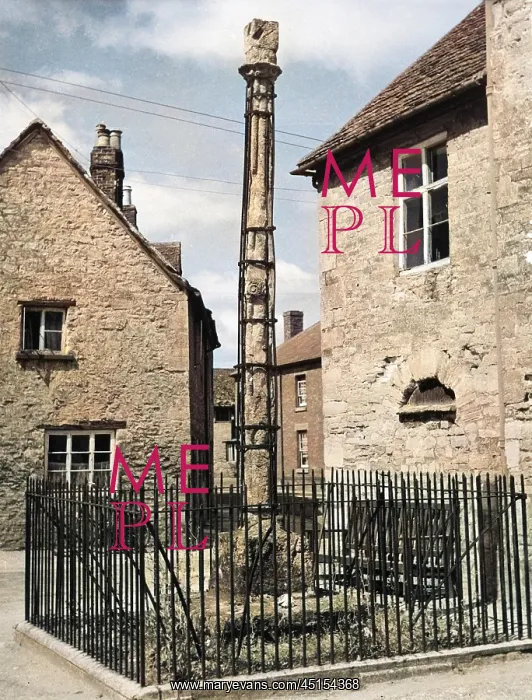 : EYNSHAM VILLAGE CROSS : EYNSHAM VILLAGE CROSS