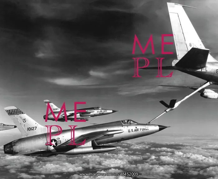 : F-105 Thunderchief planes pull up to a KC-135 : F-105 Thunderchief planes pull up to a KC-135