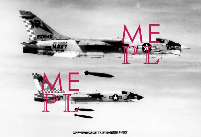 : F-8 aircraft release bombs on North Vietnamese ? : F-8 aircraft release bombs on North Vietnamese ?