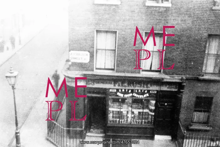 : F E Rush newsagent, Aybrook Street, Marylebone, London : F E Rush newsagent, Aybrook Street, Marylebone, London