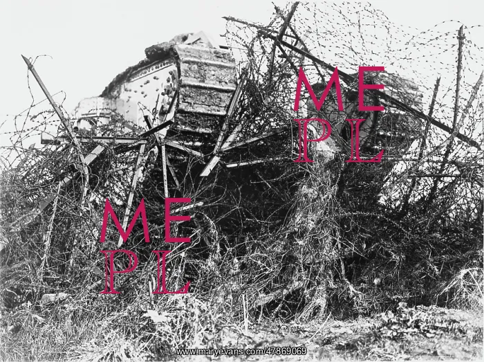 : F1 tank passing through barbed wire, WW1 : F1 tank passing through barbed wire, WW1