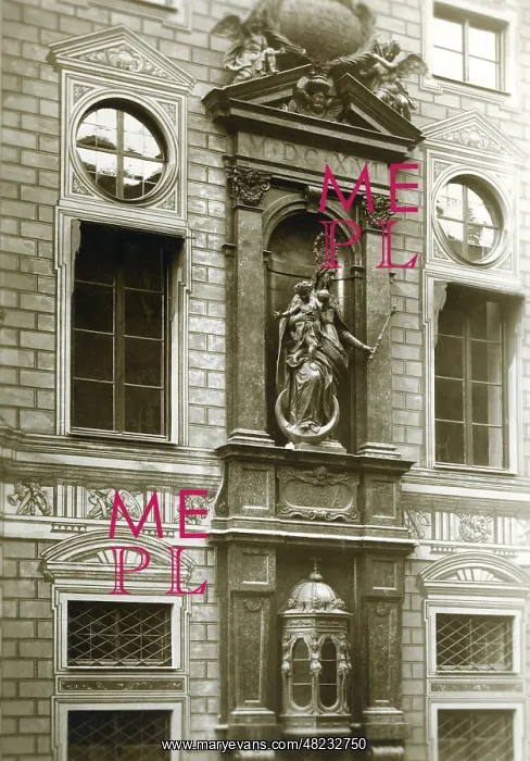  : Facade of the residence in Munich