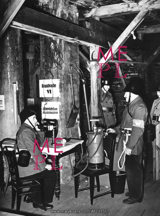 : Factory air raid protection in Berlin, 1942 : Factory air raid protection in Berlin, 1942