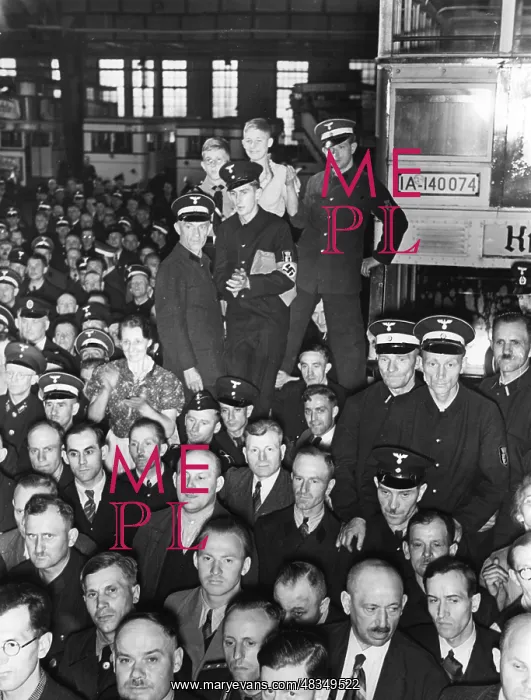 : Factory roll call at the central bus depot of BVG, 1939 : Factory roll call at the central bus depot of BVG, 1939