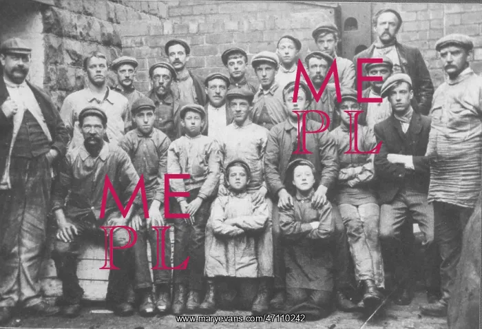  : Factory workers, c.1900