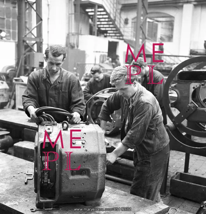 : Factory workers - CKD Stalingrad : Factory workers - CKD Stalingrad