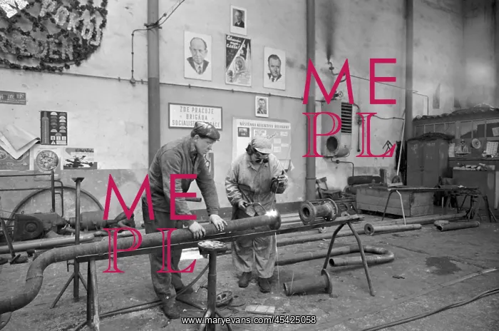 : Factory workers - Communist propaganda - Klement : Factory workers - Communist propaganda - Klement