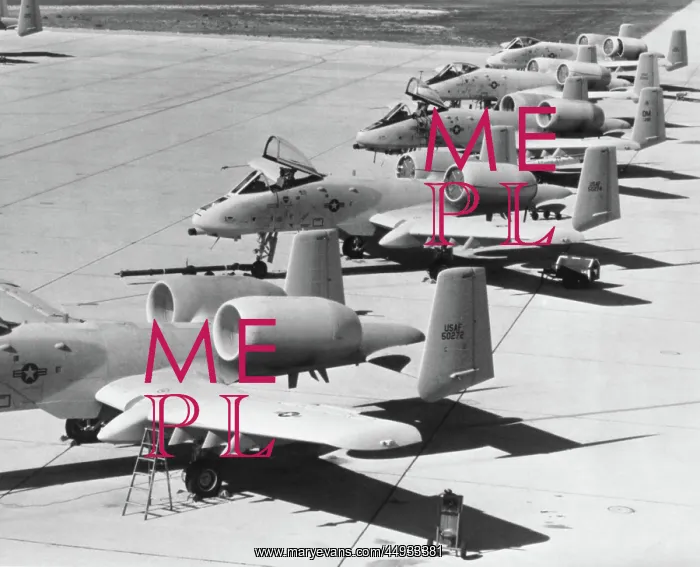 : Fairchild A-10 Thunderbolt II / 2 : Fairchild A-10 Thunderbolt II / 2