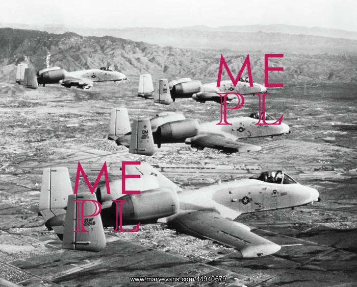: Fairchild A-10 Thunderbolt II / 2 : Fairchild A-10 Thunderbolt II / 2