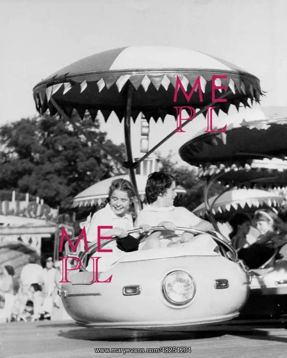 : FAIRGROUND FUN : FAIRGROUND FUN