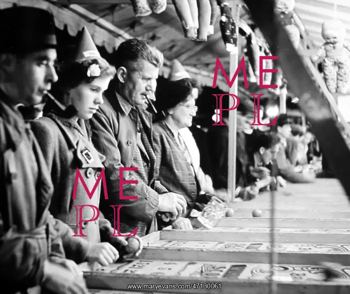  : A fairground game, probably 1940s
