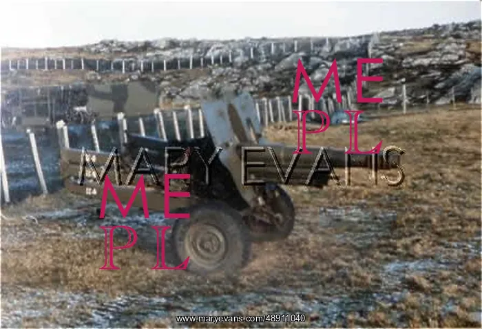 : FALKLANDS / HOWITZER : FALKLANDS / HOWITZER