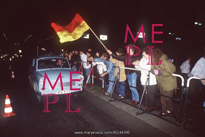 : Fall of the Berlin Wall - Border crossing point : Fall of the Berlin Wall - Border crossing point