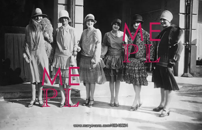 : Fall fashion, 1927 : Fall fashion, 1927