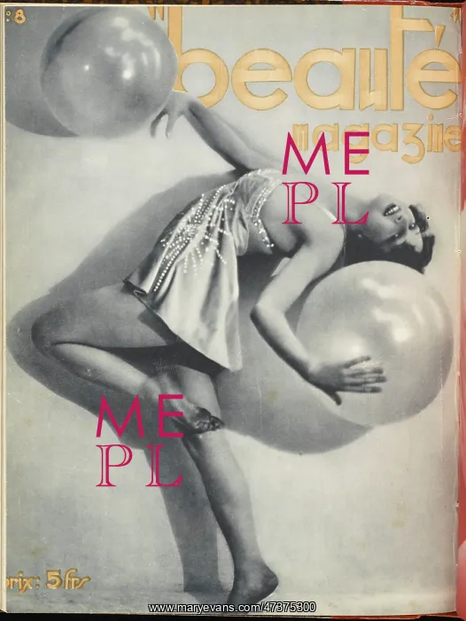  : Famale Dancing - Beaute