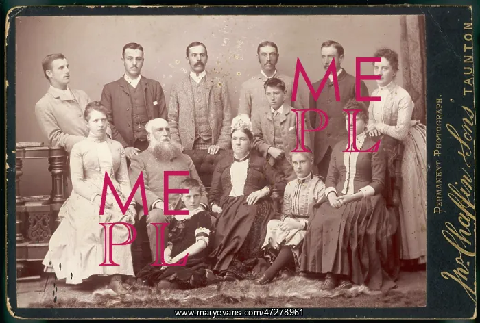  : FAMILY OF 13 PHOTO