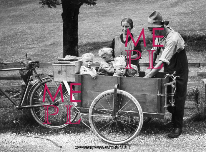 : Family, 1932 : Family, 1932