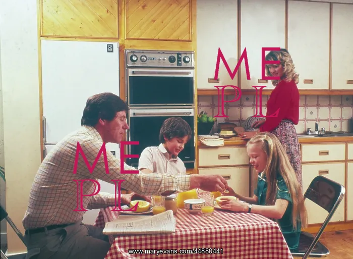 : FAMILY BREAKFAST : FAMILY BREAKFAST