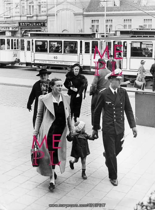 : Family with child, 1939 : Family with child, 1939