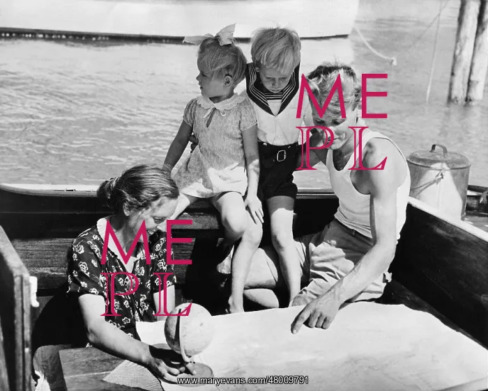 : Family on a circumnavigation, 1938 : Family on a circumnavigation, 1938