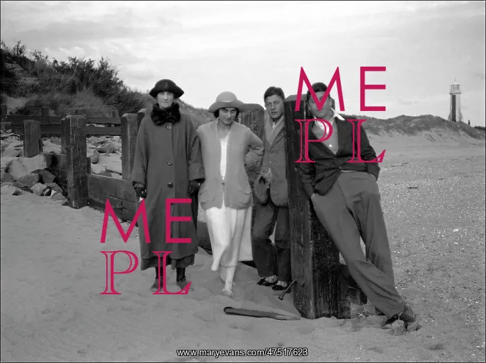 : Family group at Appledore, Devon : Family group at Appledore, Devon