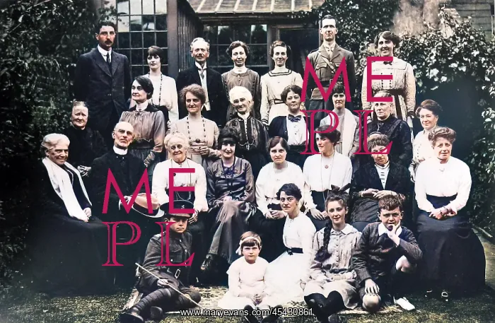  : A family group, c 1915