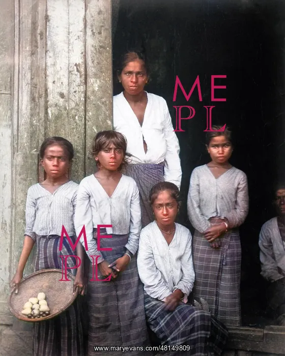 : Family group, Ceylon (Sri Lanka) : Family group, Ceylon (Sri Lanka)
