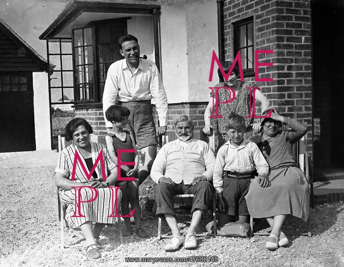 : Family Group with Grandparents : Family Group with Grandparents