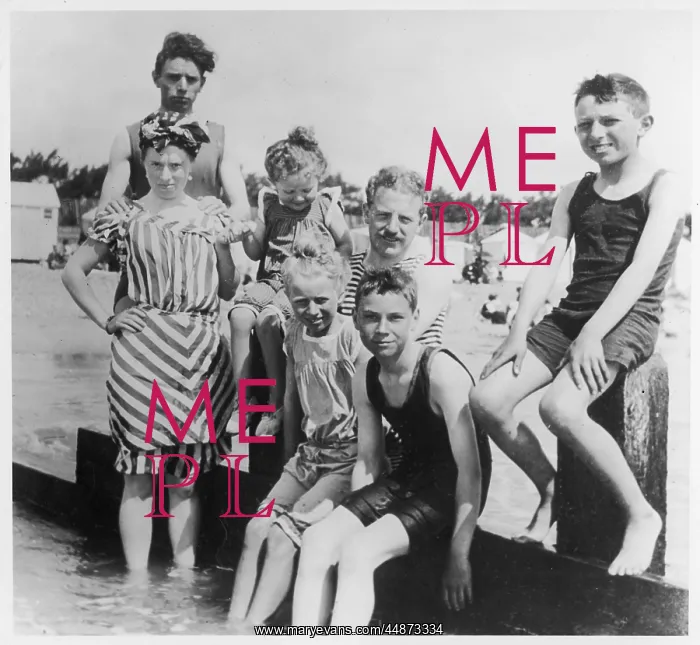 : FAMILY HOLIDAY 1908 : FAMILY HOLIDAY 1908