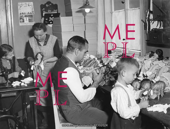 : Family making dolls, 1920 : Family making dolls, 1920