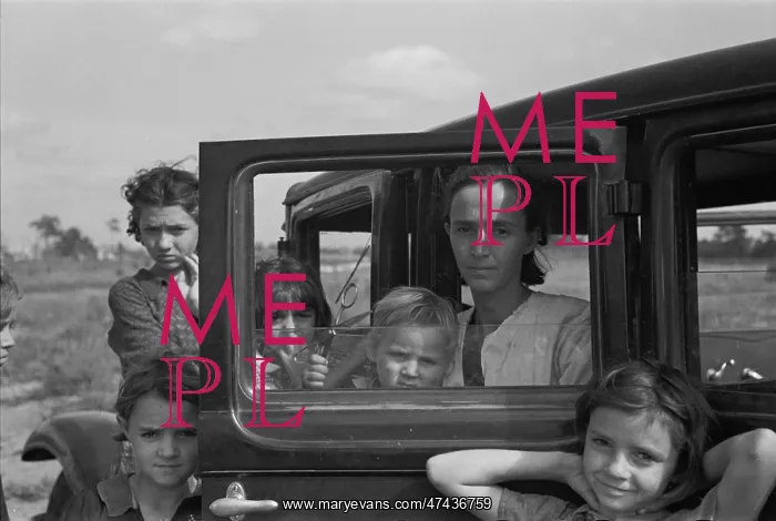 : The family of a migratory fruit worker from Tennessee now ca : The family of a migratory fruit worker from Tennessee now ca