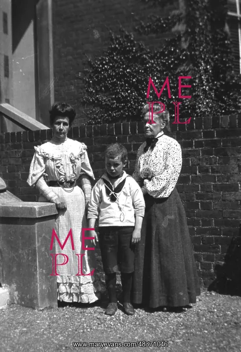  : Family photograph