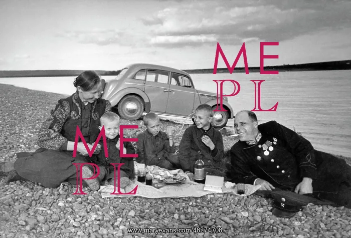: Family picnic, 1949 : Family picnic, 1949