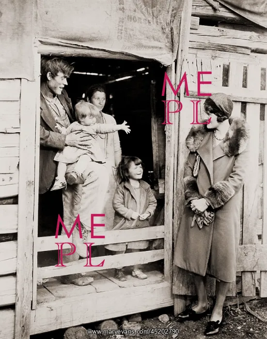 : A family of poor sharecroppers at their ? : A family of poor sharecroppers at their ?