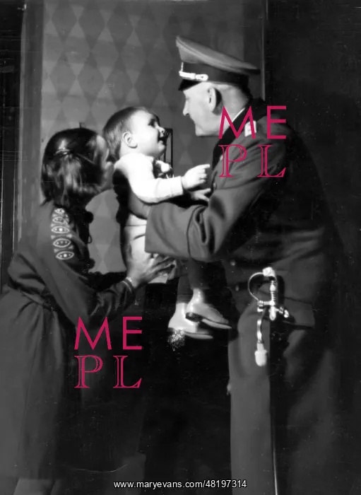 : family with small child, 1939 : family with small child, 1939