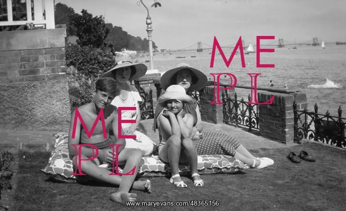  : Family on the South coast