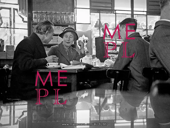  : Family in a teashop