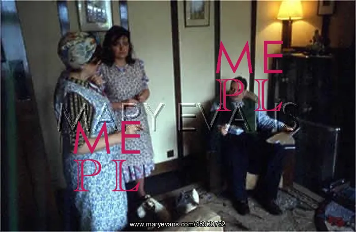 : FAMILY AT WAR 1940S : FAMILY AT WAR 1940S