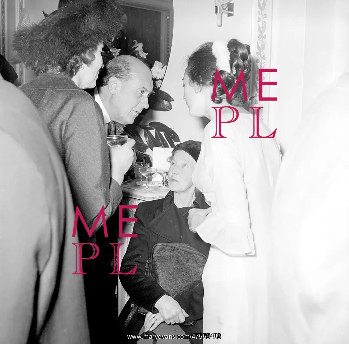  : Family at a wedding