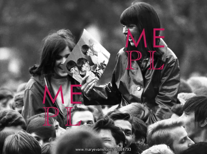 : Fans with LP record in Essen for Beatles concert : Fans with LP record in Essen for Beatles concert