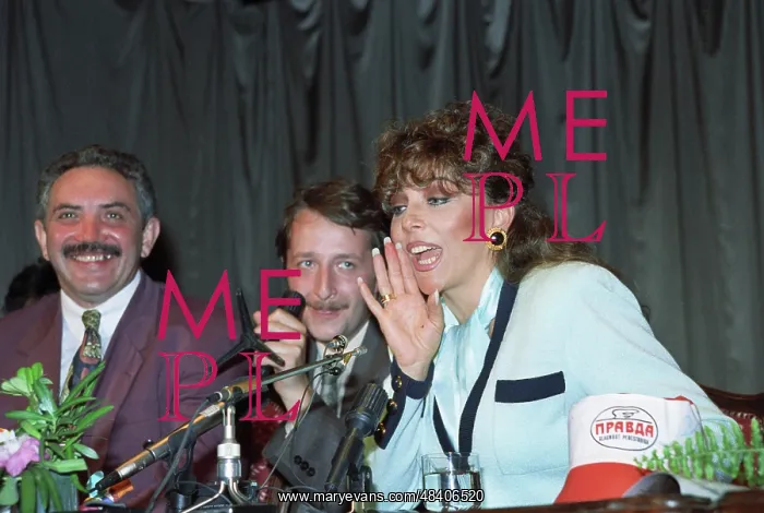 : Fans welcome Veronica Castro in Moscow, 1992 : Fans welcome Veronica Castro in Moscow, 1992